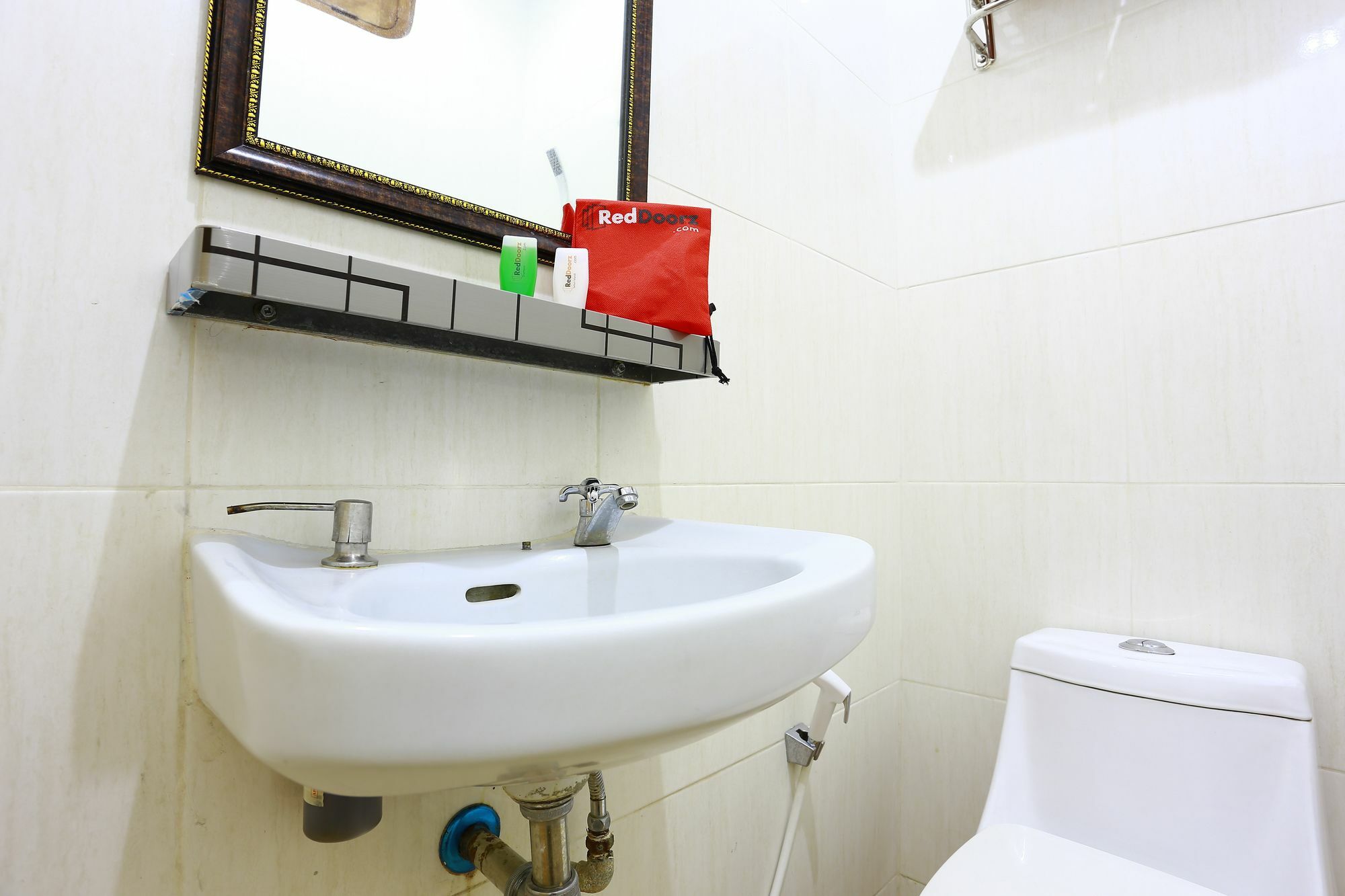 ホテル Reddoorz Near Prawirotaman 2 ジョグジャカルタ エクステリア 写真